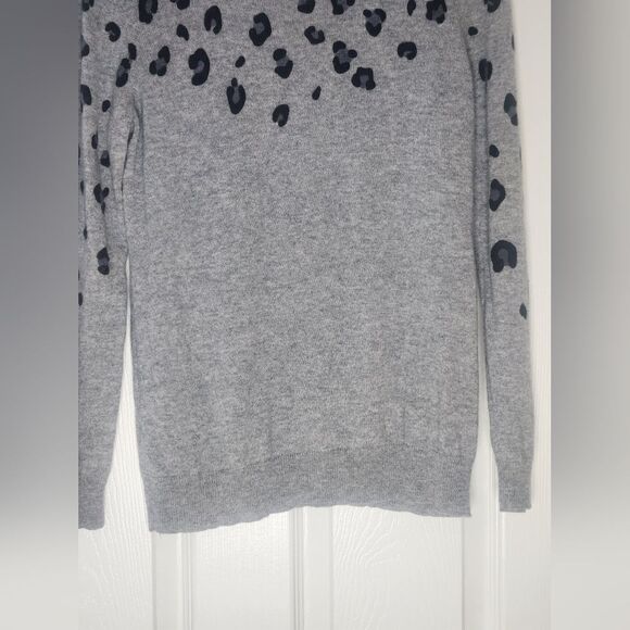 Halogen LP Gray Leopard Print 100% CASHMERE Crew Neck LngSlv Women’s Sweater - Picture 5 of 6